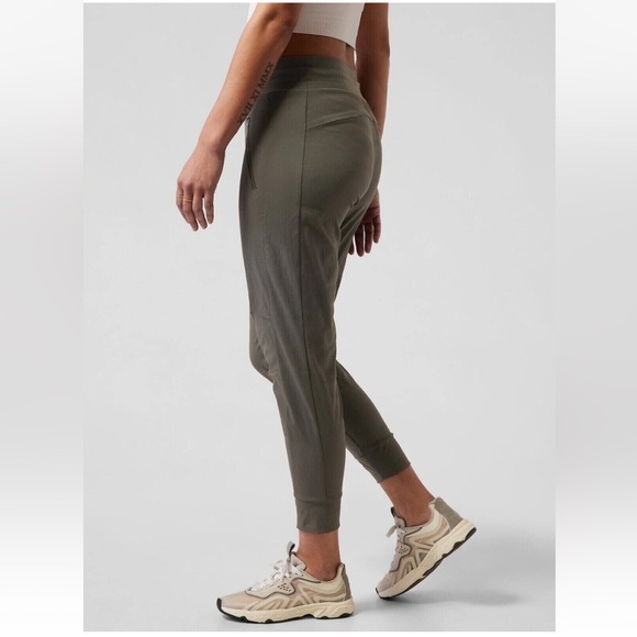 Athleta Trekkie North Jogger Pant Hiking Trail  Arbor Olive #405726 - Picture 4 of 15